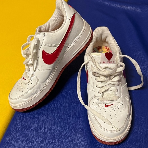 Nike Shoes - Nike Valentine Sneakers Air Force 1 low size 8